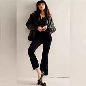 FREE PEOPLE Black Velvet Cropped Pants Women size Large stretch slim flare